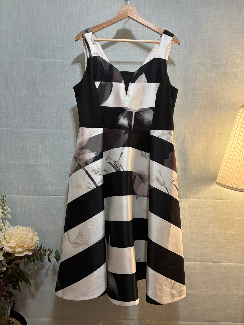 Coast- White stripe - Size 12